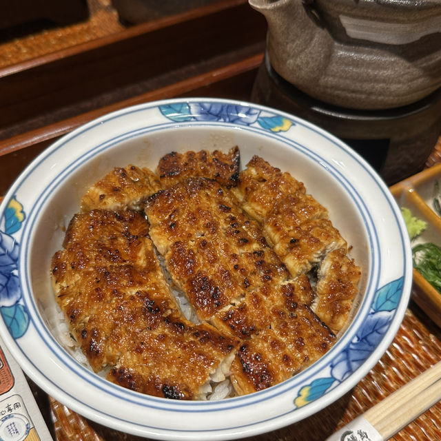 칭다오에서 장어덮밥을 꼭 드셔보세요 鳗岛·炭烧鳗鱼专门店(上杭路总店)