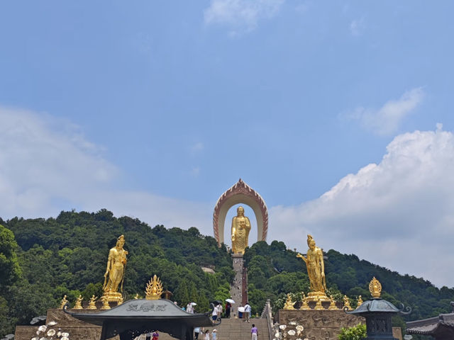 🙏 The Grand Donglin Buddha: A Place for Sincere Prayers ✨