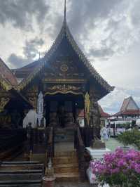 เที่ยววัดหนองเงือก ชมพระแก้วมรกตจำลอง