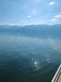 Island Stroll: Embracing the Beauty of Erhai Lake