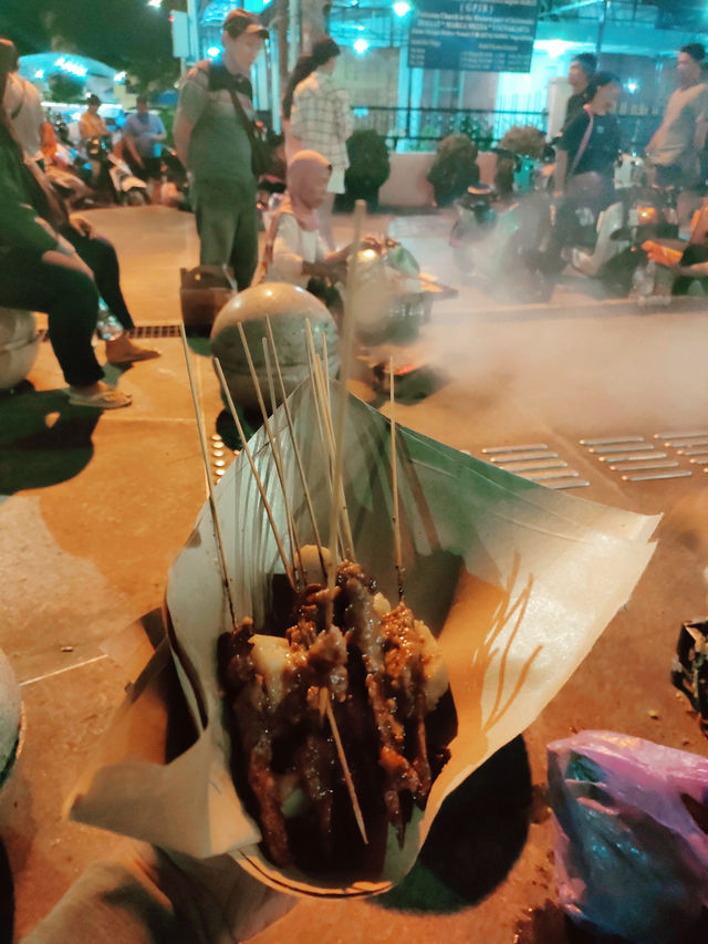 Malioboro Street, Jogjakarta: A Street-Level Feast of Culture and Charcoal
