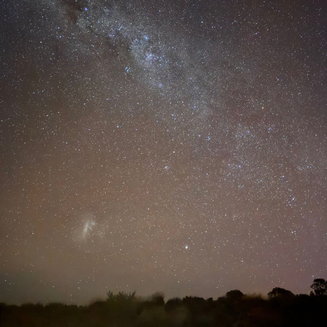 「烏魯魯的日出與星空：三天兩夜的心靈之旅」