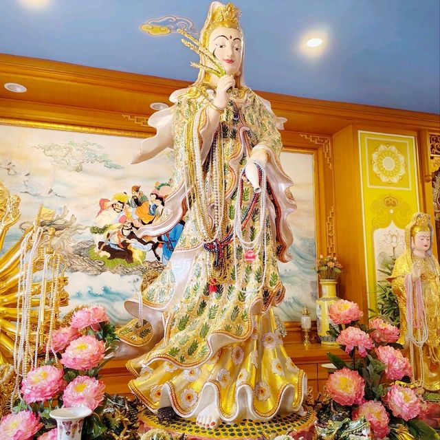 พระโพธิสัตว์อวโลกิเตศวร เจ้าแม่กวนอิม