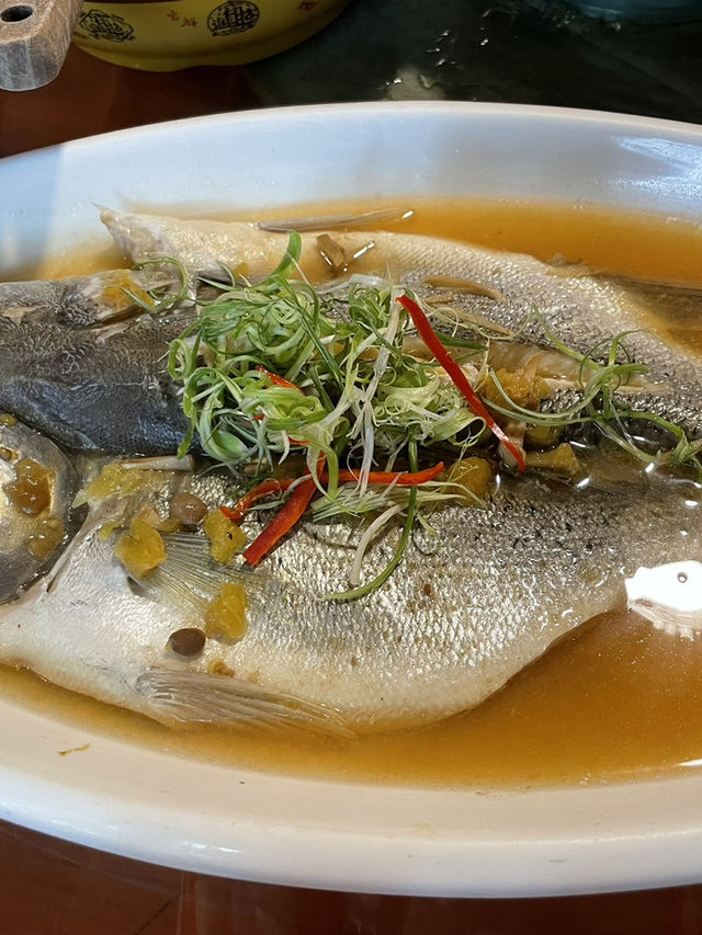 馬祖南竿｜九榕閣無菜單料理：紅糟入味、漁獲當令，半山腰餐桌的島嶼饗宴