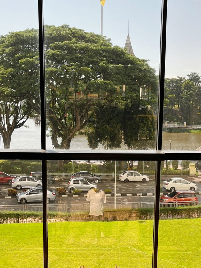🌅 The Perfect Kuching Day: From Hilton Views to Borneo Mysteries! 🏛️