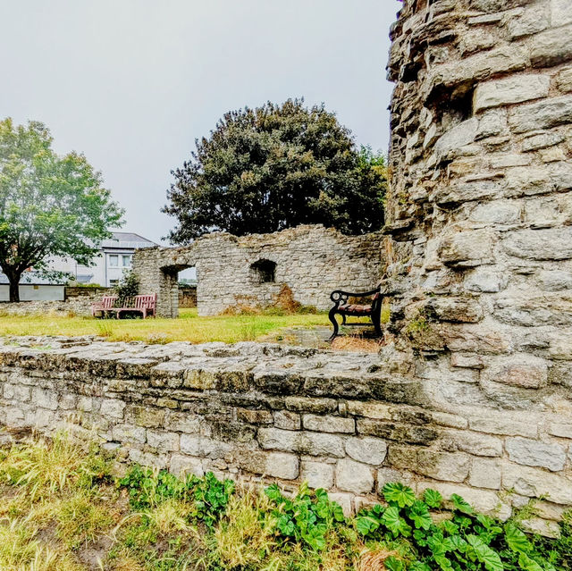 Solo Ruin Seeking: An Hour at Barry Castle