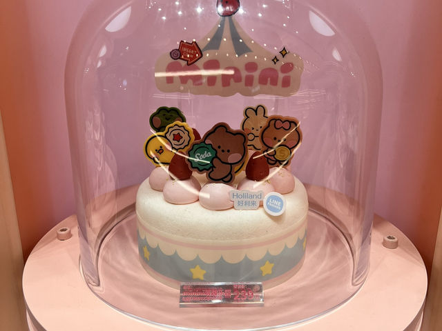 Where tradition meets tomorrow. 🌃 #Shanghai