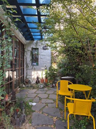 釜山ヨンジェ区ブックカフェ「バサクラ」