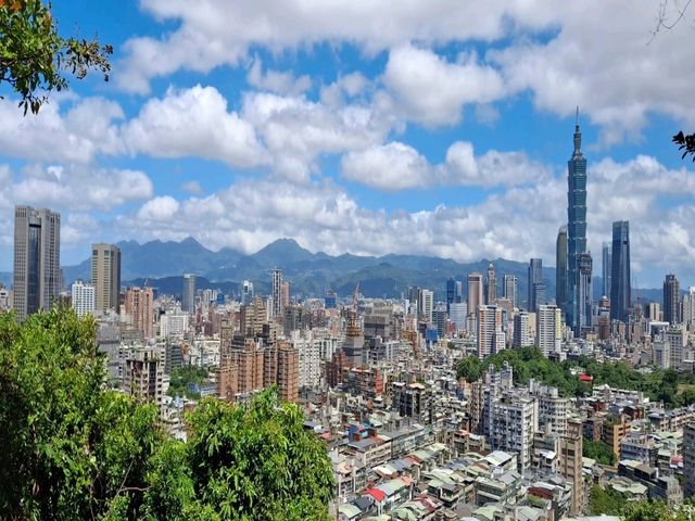 The Bright Fuzhou Shan Park in Da'an District, Taipei City, Taiwan The Bright Fuzhou Shan Park in Da'an District, Taipei City, Taiwan