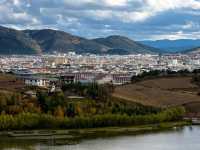 🏔️ 송찬림사 – 호수와 맞닿은 자연속의 고요