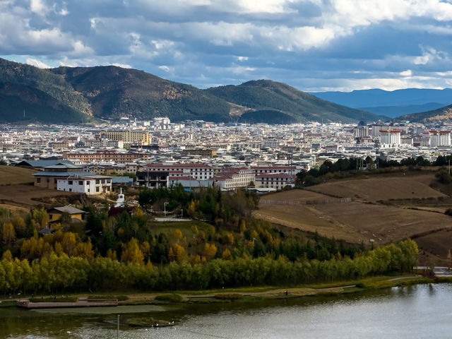 🏔️ 송찬림사 – 호수와 맞닿은 자연속의 고요