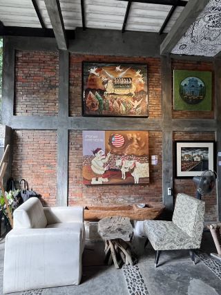 A hidden gem cafe with great classic vibes.