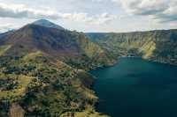 Lake Toba: The Ultimate Volcanic Vibes Getaway 🌋💙