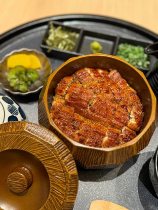 🍱名古屋百年鰻魚名店！「うなぎ四代目菊川」利園開幕 碳火現烤外脆內嫩 🤤🔥