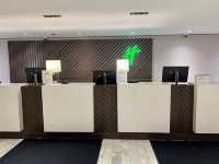 🏨Urban Comfort: Holiday Inn Downtown Toronto