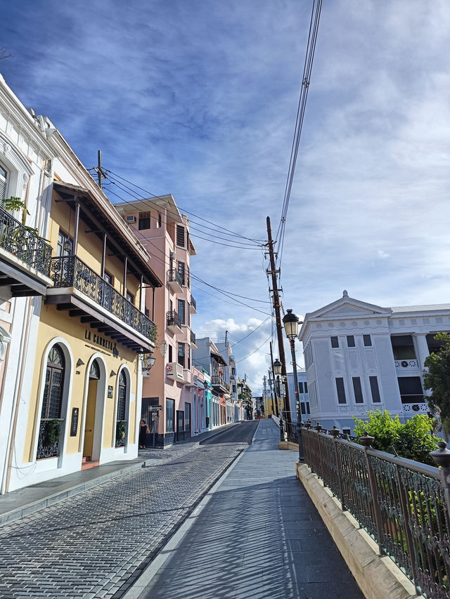加勒比海的時光機！🇵🇷 走進「老聖胡安」：色彩、古堡與 Piña Colada 的完美融合！