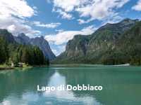 หนึ่งในทะเลสาบแสนสวยของเทือกเขา Dolomites