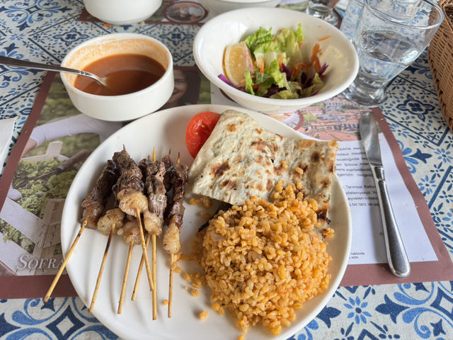 土耳其🇹🇷之旅｜席林傑sirince 山城小鎮羊肉串卷餅