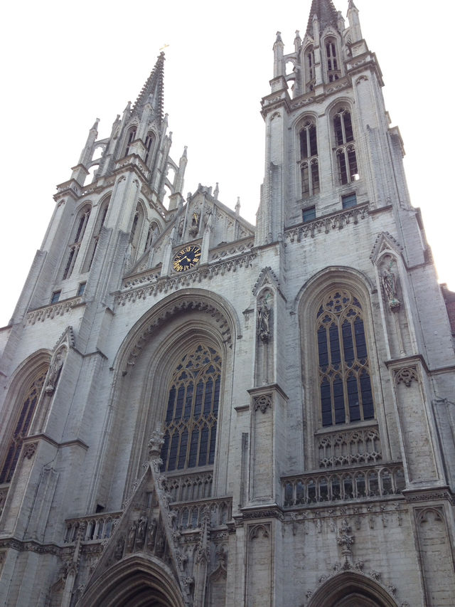 Antwerp is the city of the thrown hand. 