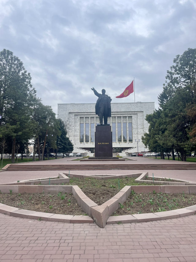 Lenin to the Back