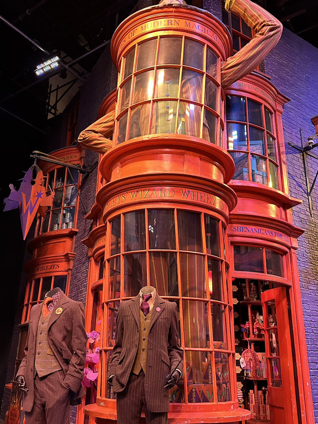🧙‍♀️✨**“A Spellbinding Day at Warner Bros. Studio London – A Must for Every Potterhead!”**✨🧙‍♂️