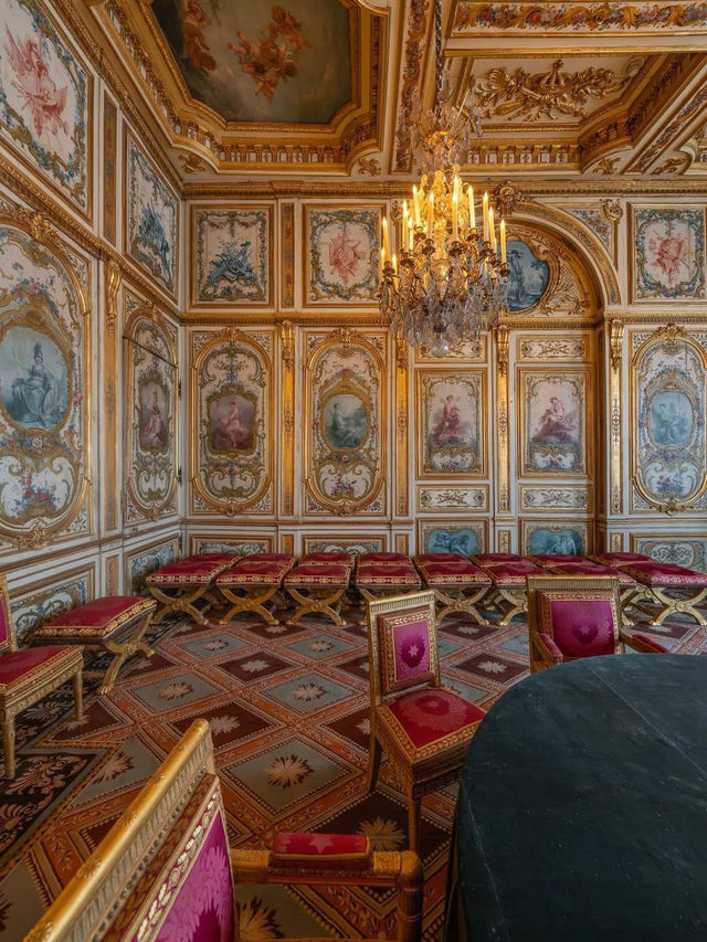 🏰 Château de Fontainebleau – Intimate Majesty Beyond Versailles