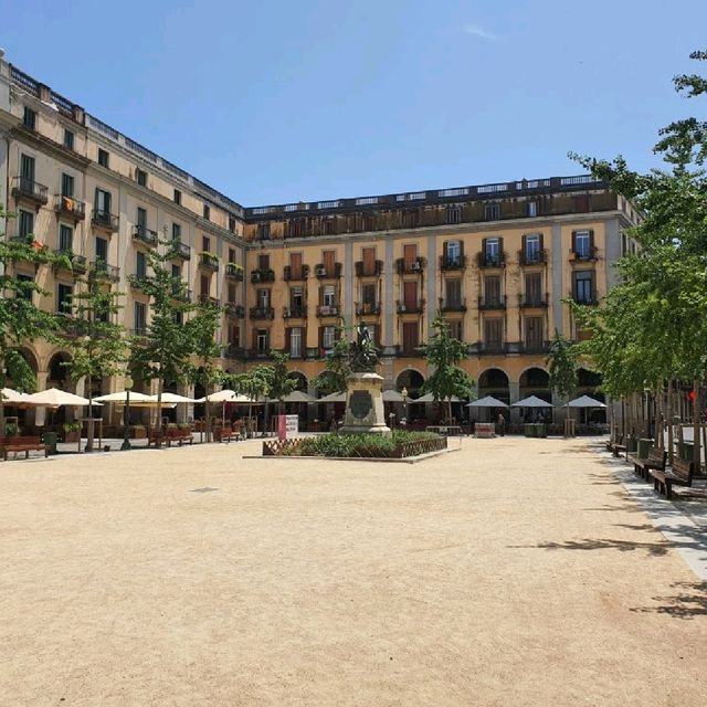 A Peaceful Day in Girona