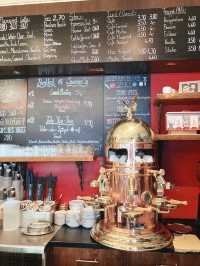 항상 손님들로 북적이는 인기 카페 Café Sammo