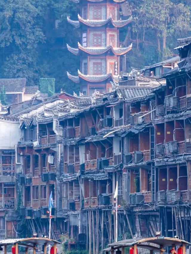 Timeless Beauty by the River: A Day in Fenghuang Ancient Town