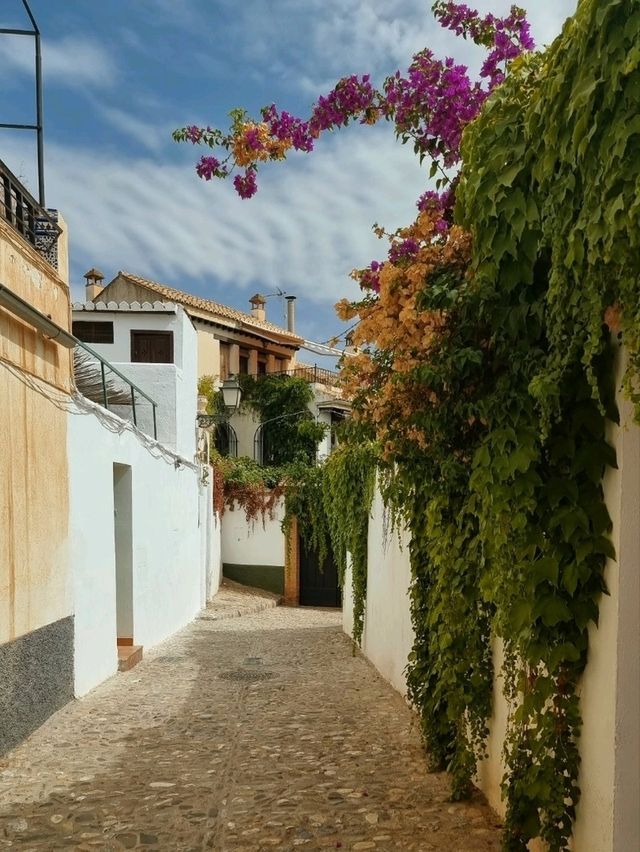 A Budget-Friendly 2-Day Trip to Granada for Under €100