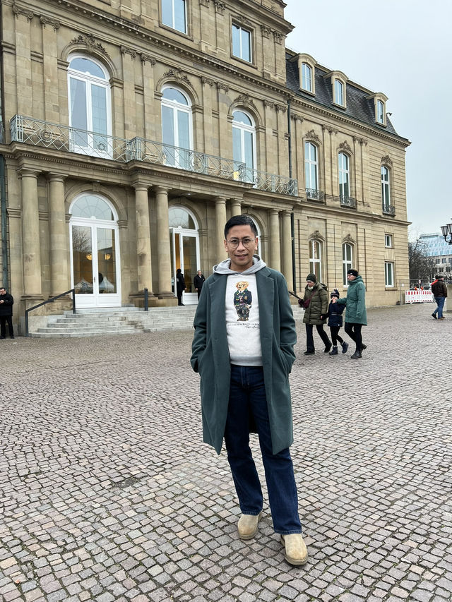 🇩🇪✨ Schlossplatz Stuttgart: Where Royal Elegance Meets Modern Pulse ✨🇩🇪  