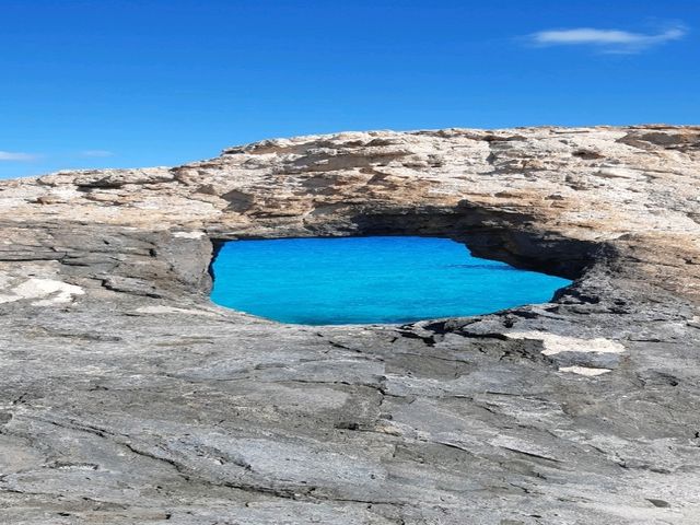 ดวงตาแห่งท้องทะเล"The eye of sea."