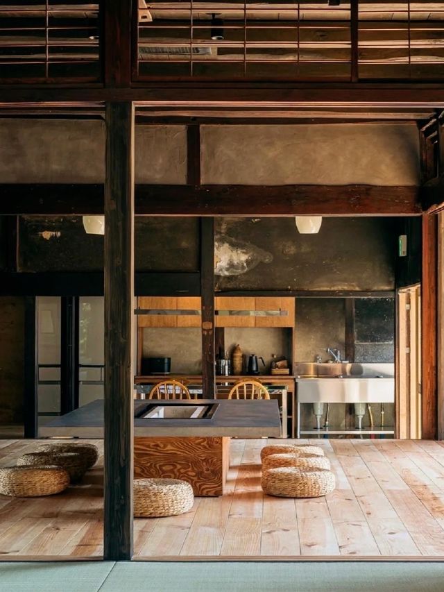 Live in a Japanese drama-like century-old countryside.