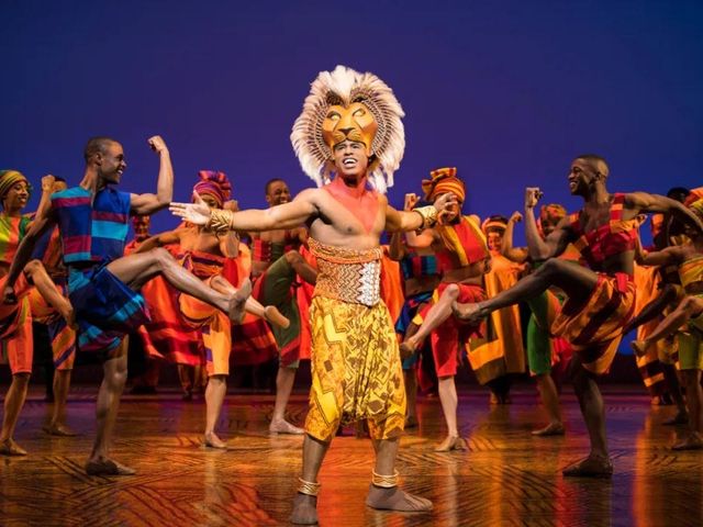 《獅子王》: 紐約夜晚的非洲童話