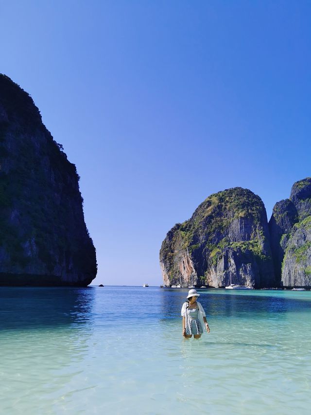 小皮皮島的瑪雅海灣，是電影《海灘》中拍攝外景的地方，值得一來