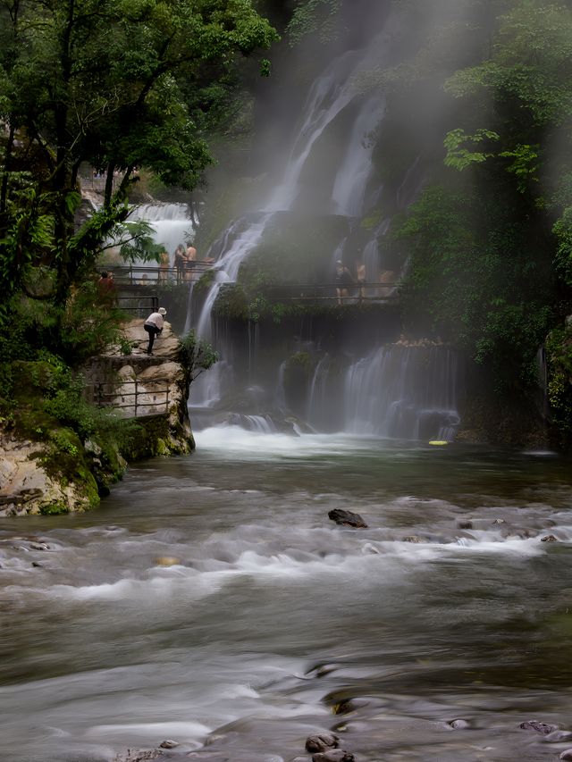 大自然的饋贈 大涼山九十九里瀑布溫泉