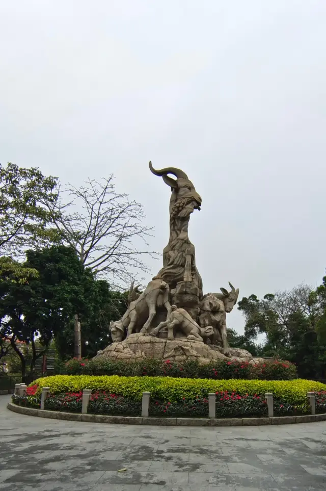 To learn about the history of Guangzhou, come to Yuexiu Park