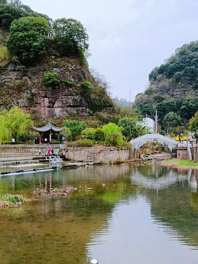 艱辛的登山徒步行—新昌百丈岩景區之旅