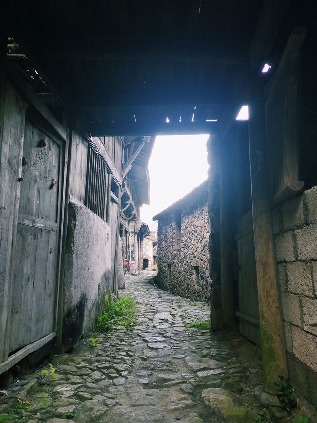 避開人潮湧涌～縉雲岩下村小住