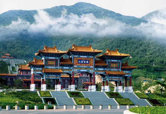 早知有盤山，何必下江南。