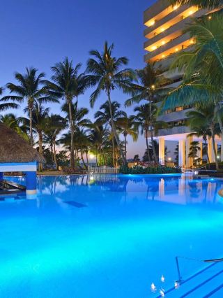 🌴 Havana's Hidden Gem: Melia Habana 🌟