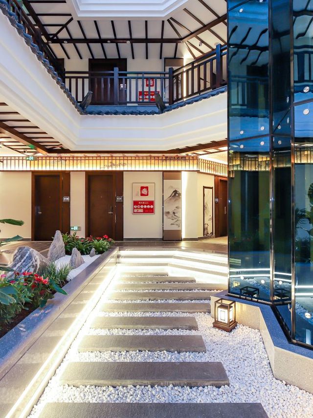 🏔️ Lijiang's Luxe Retreat: Snow-Capped Serenity & Culture 🏡