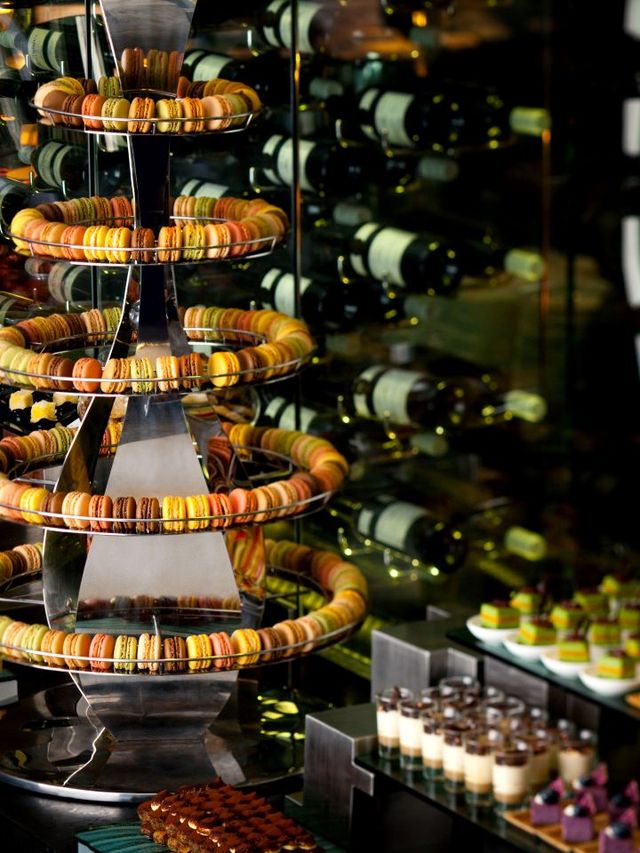 🌟 Hong Kong Hideaway: Luxe & Local Eats at The Mira 🌟