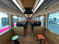 行駛在山海之間，白神號列車