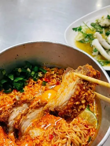 曼谷美食探店｜米其林推薦的Mama面 ｜Trip.com 曼谷