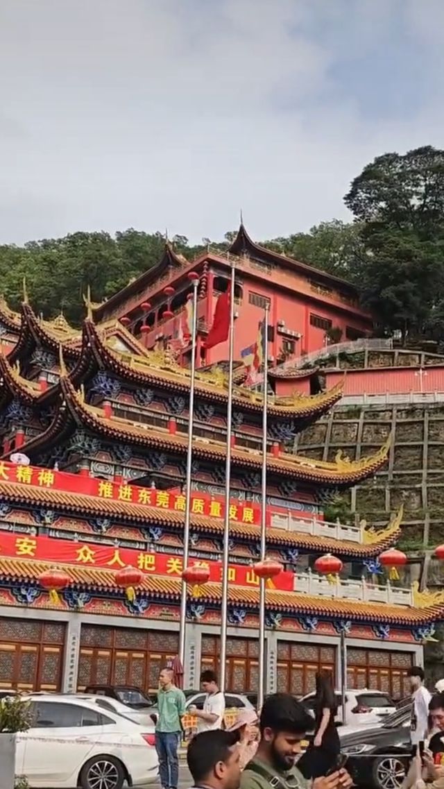 隱藏於東莞大嶺山鎮的一座雄偉壯觀的寺院。