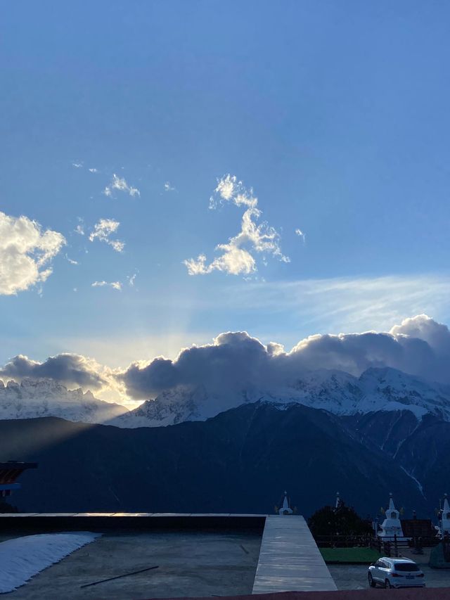 迪慶梅里雪山——藏地聖山的壯美奇觀。