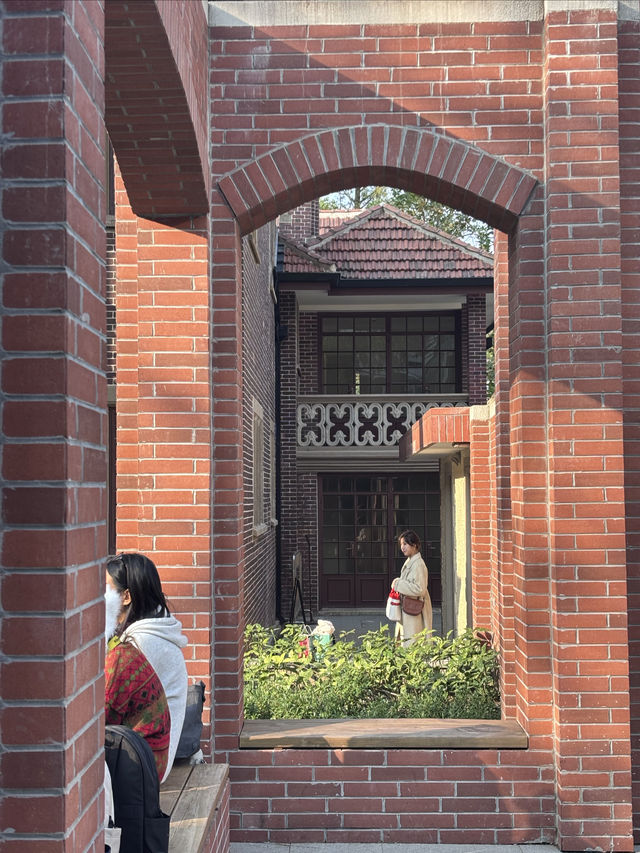 不在歐洲在上海市中心！這個新開的街區好 City→。