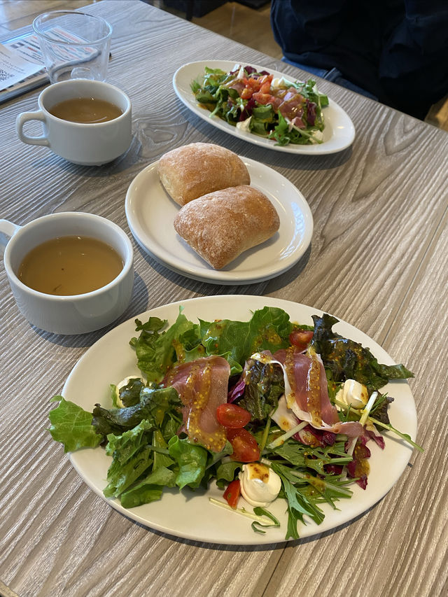 Lachic 食蠔。