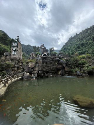 Linwu Dishuiyuan is a beautiful and fun place to visit. 